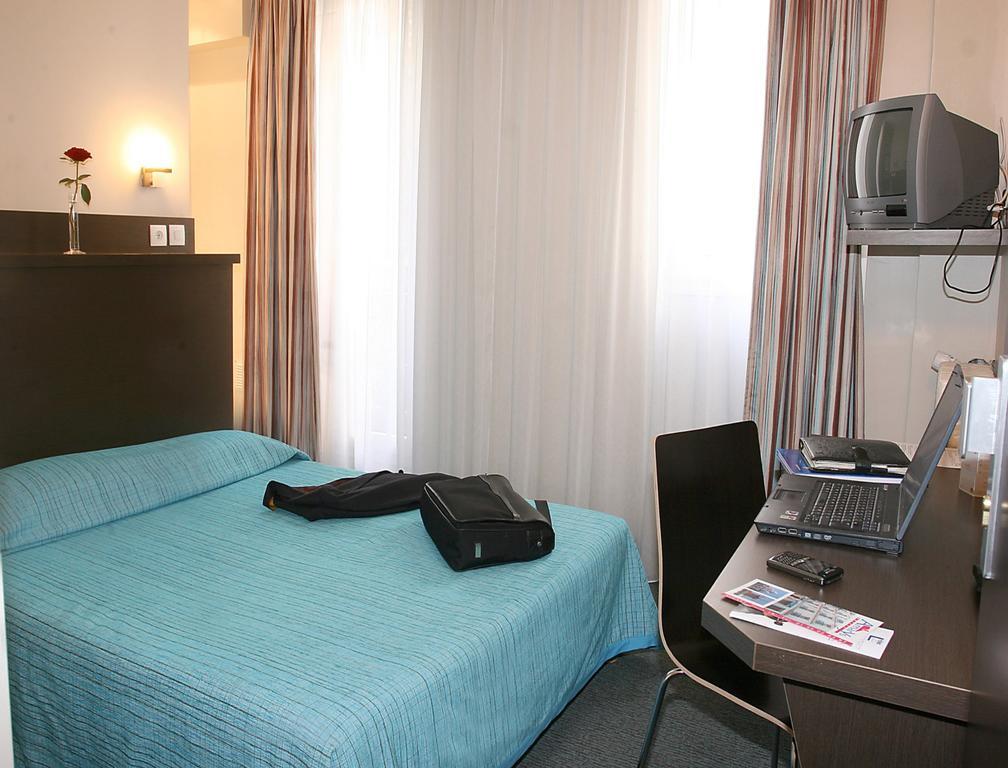 Hotel Amarys Simart パリ 部屋 写真